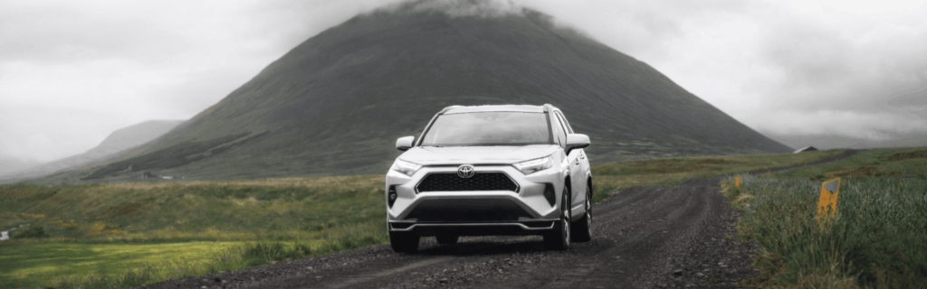 Driving Iceland’s F-Roads: Why You Need a 4×4 Rental