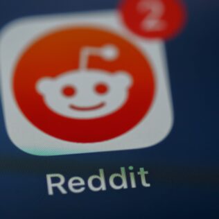 Visiting Iceland Reddit: Top Questions & Honest Answers From Reddit Users