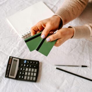 Cheap 4×4 Rental in Iceland: How to Save Money on Your Road Trip